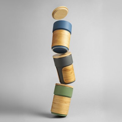 LARS, keramička šolja sa poklopcem i držačem od bambusa, 340 ml, tamno siva