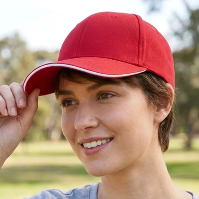 RUNNER, kačket sa 6 panela, sendvič štitnik, metalna kopča, beli