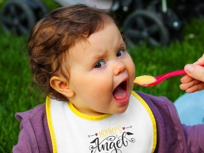 BABY, portikla za bebe sa čičak trakom, 180 g/m2, žuta